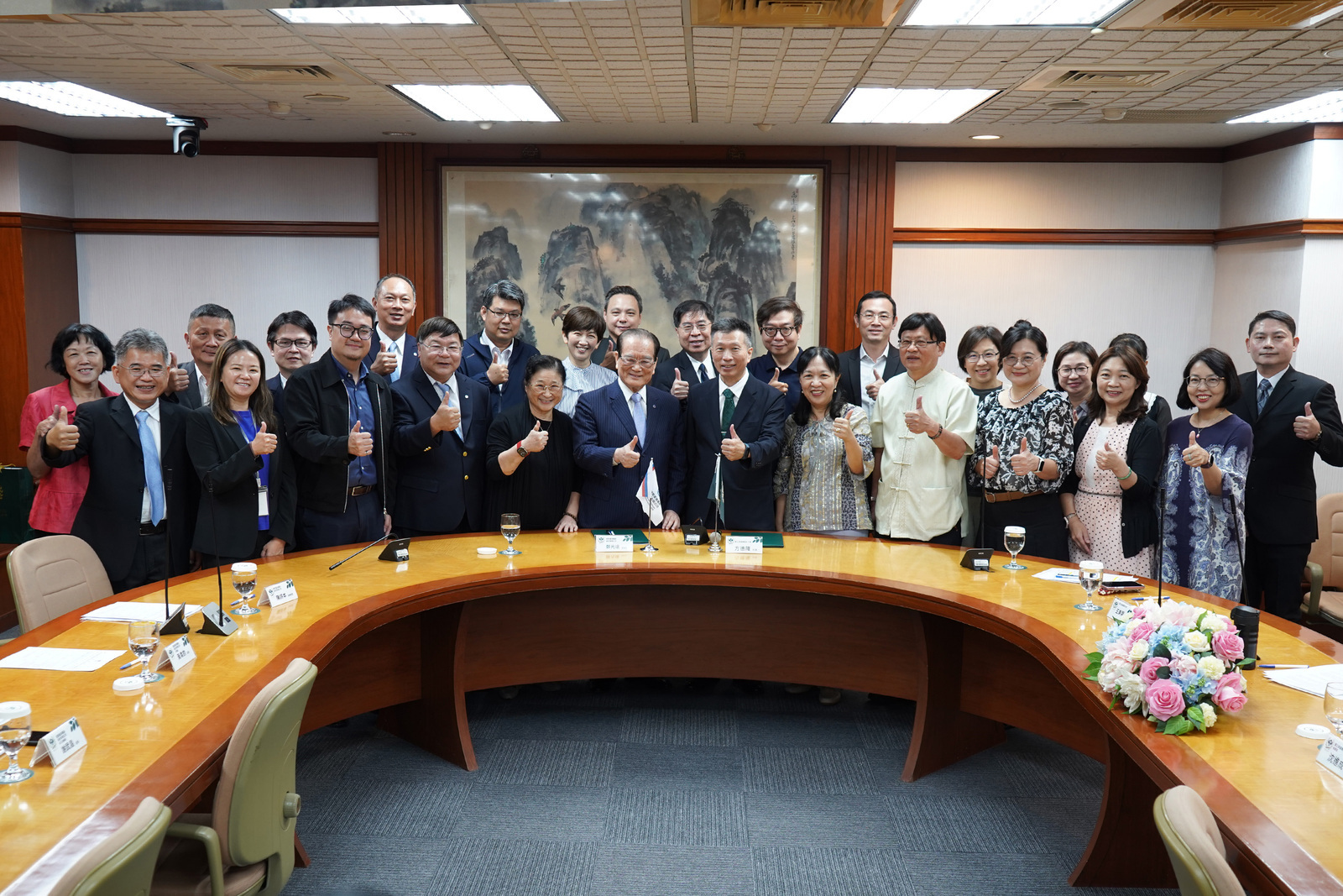 高餐大攜手臺鐵深化產學合作　跨域培育人才打造有溫度的鐵道服務