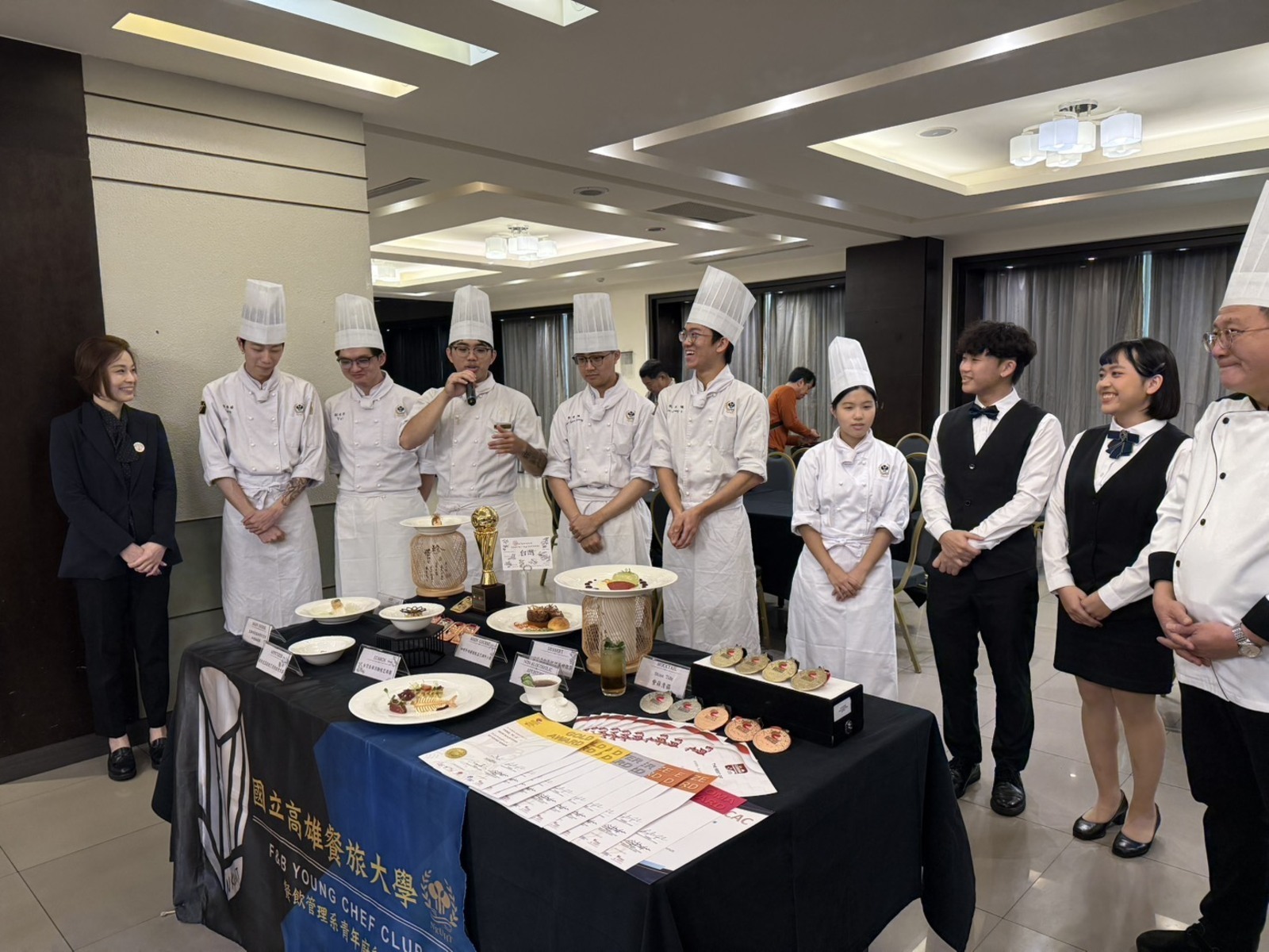 高餐大餐管系內外場合作無間，贏得「FHM國際廚藝競賽」團體金牌圖片