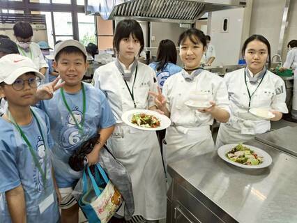 親手做出一道道美味佳餚，漢民國小學童相當有成就感圖片