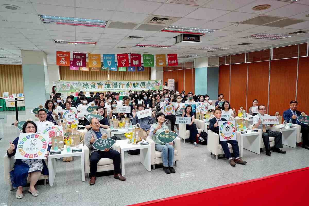 林岱樺立委、教育部技職副司長柯今尉及高餐大陳敦基校長親臨現場共襄盛舉圖片