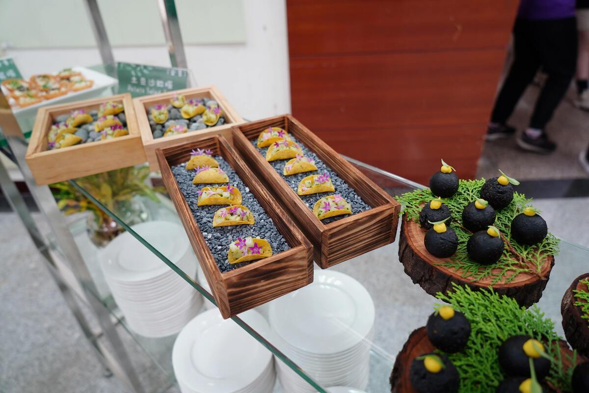 陳寬定主任帶領師生展演品味蔬食下午茶圖片
