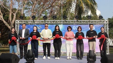 《紐奇肌拾光集 Time Capsule》主辦團隊與貴賓共同剪綵，宣告活動正式展開。(由左至右:餐旅學院院長劉聰仁院長、ART101 hair salon創辦人葉富崇、紐奇肌創辦人牛鳳美董事長、高餐大餐旅暨會展行銷管理系 張書憲主任)