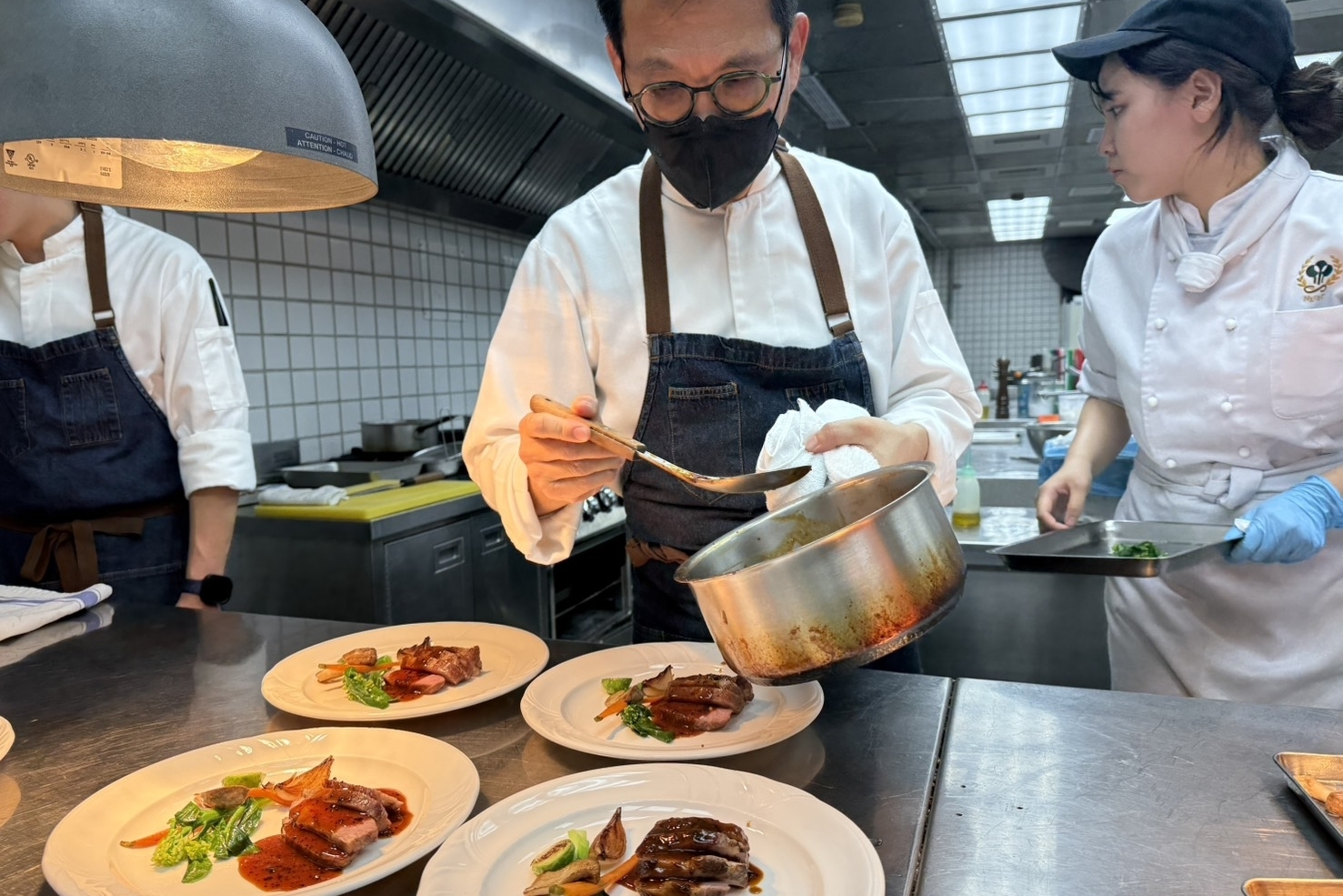 簡天才主廚以農藝蘭姆酒入菜，增添餐點風味