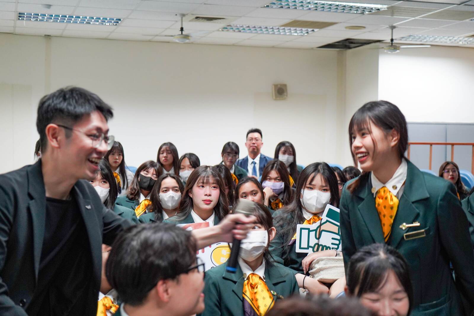 學生提問踴躍，互動趣味橫生圖片