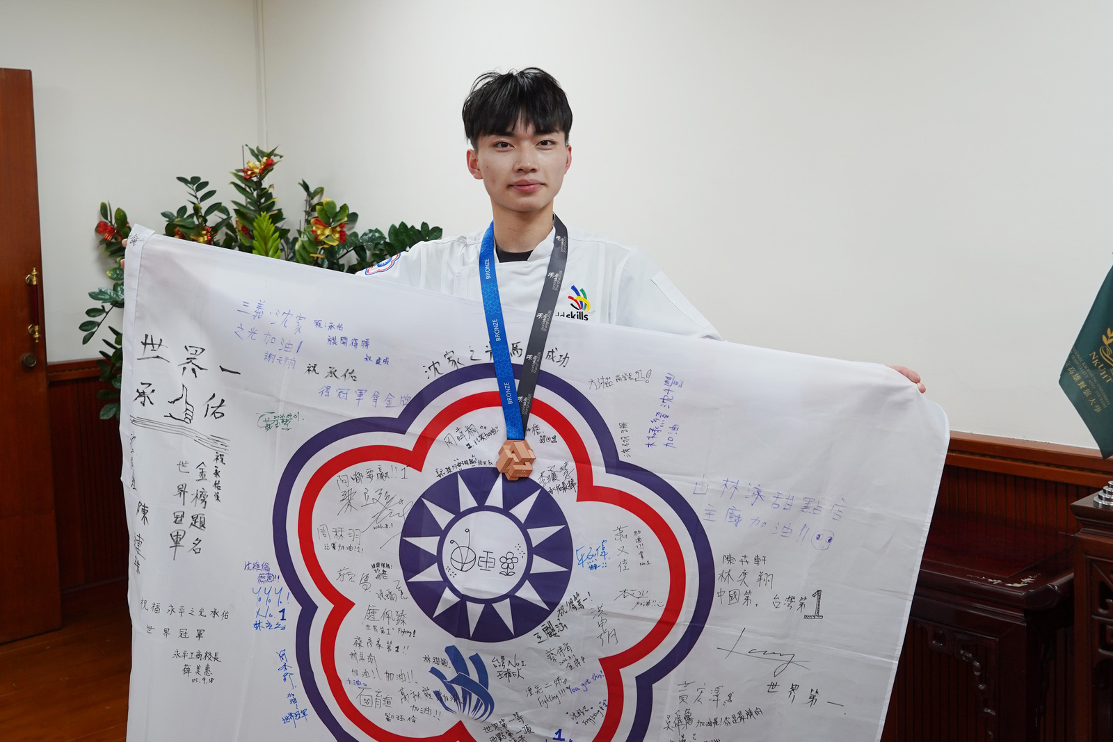 站上世界舞台、看見更好的自己 沈承佑、林裕憲勇奪國際技能競賽銅牌